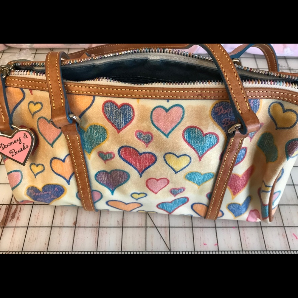 Dooney & Bourke heart purse EUC